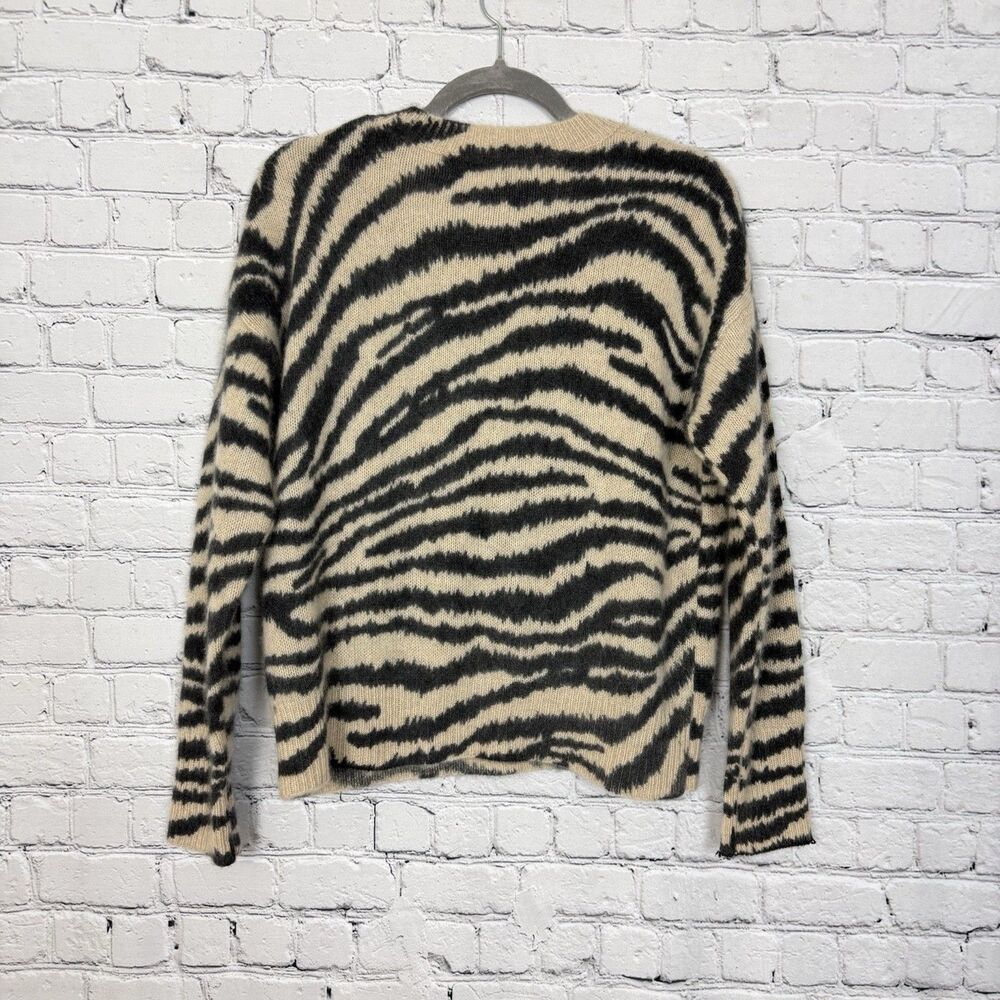M Magaschoni Cashmere Pullover Crewneck Sweater Women Size M Tiger Print Cozy - Picture 6 of 9